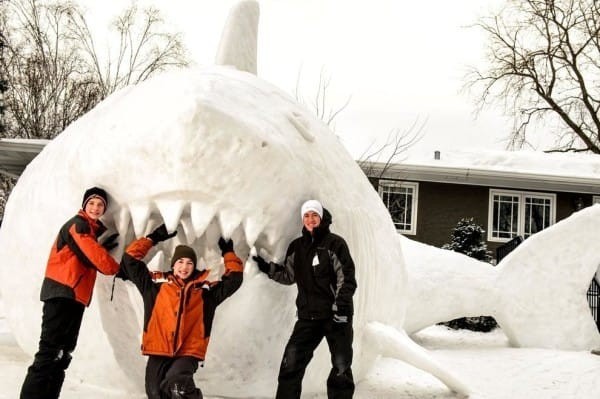 El típico muñeco de nieve realizado en familia ha sido sustituido esta vez por algo más grande