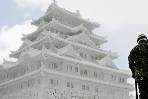 Recreaciones de edificios milenarios hechas con nieve.